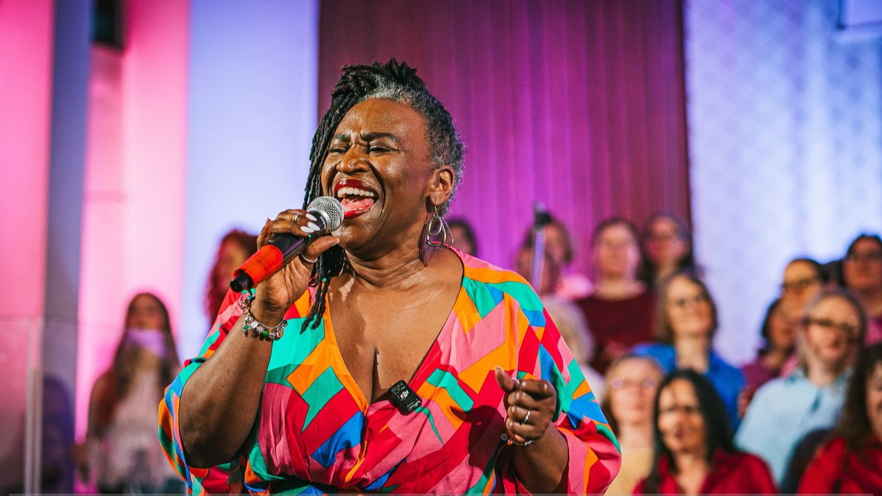 Gemeinsam singen, Gospel erleben: Eine Woche, die Menschen verbindet – 100% Gospel Workshop Berlin mit Ingrid Arthur und Abschlusskonzert am 11. Oktober