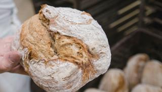 Josefbrot (hell und knusprig) Natursauerteigbrot Holzofenbrot von GRAFMÜHLE - Bioholzofenbäckerei & Biomühle in Thyrnau
