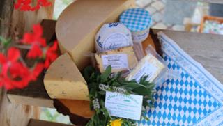 Räucherkäse Räucherkäse Kuhmilchkäse von Hofkäserei Ecker in Grafenau