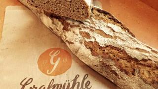 Brotbaguette Brotbaguette Holzofenbrot Natursauerteigbrot von GRAFMÜHLE - Bioholzofenbäckerei & Biomühle in Thyrnau