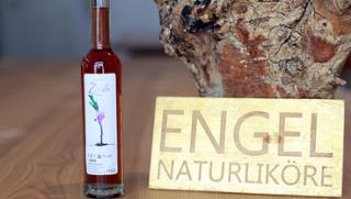 Zirbenlikör Zirbenlikör von Manuel Engel Naturbrennerei in Schönau