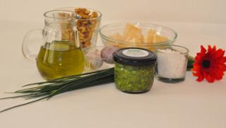 Schnittlauch-Walnuss-Pesto Walnusspesto Schnittlauchpesto von Pestowerkstatt in Passau