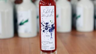 Likör Schlehe mit Wacholderbeeren Wacholderlikör Schlehenlikör von Manuel Engel Naturbrennerei in Schönau