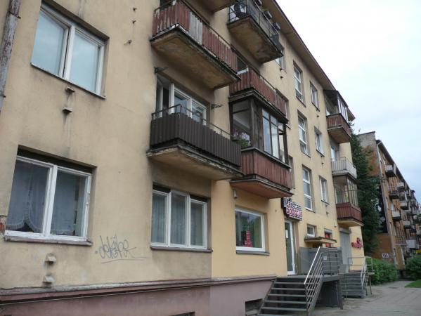 NUO 2018 08 15 DIENOS IŠNUOMOJAMAS KAPITALIŠKAI SUREMONTUOTAS BUTAS NETOLI STUDENTŲ MIESTELIO IR KAUNO KLINIKŲ - 2 TVARKINGOMS STUDENTĖMS ARBA STUDENTAMS -0