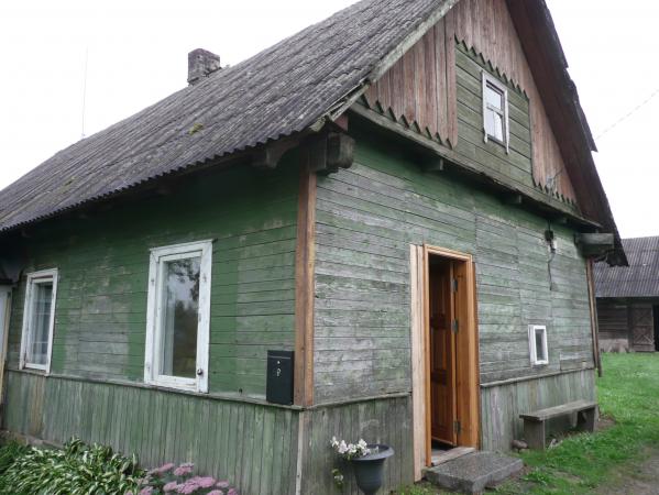 IŠNUOMOJAMA NAMO DALIS NUO RUGPJŪČIO MĖNESIO 28 DIENOS (1 KAMBARYS SU VIRTUVE) ŠALIA RAMUČIŲ - TVARKINGAM VIENAM AR DVIEMS ŽMONĖMS-0