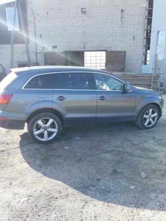 Audi q7-0