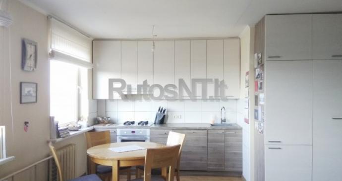 Parduodamas 4- rių kambarių butas Klevų gatvėje-0