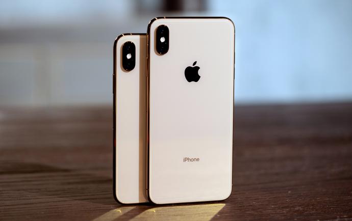 Apple iPhone XS Max 64GB $500-0
