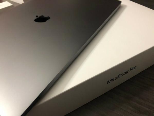 Apple Macbook Pro Mid 2018,15.4 Core i9 2.9GHz, 32G 1TB SSD -0