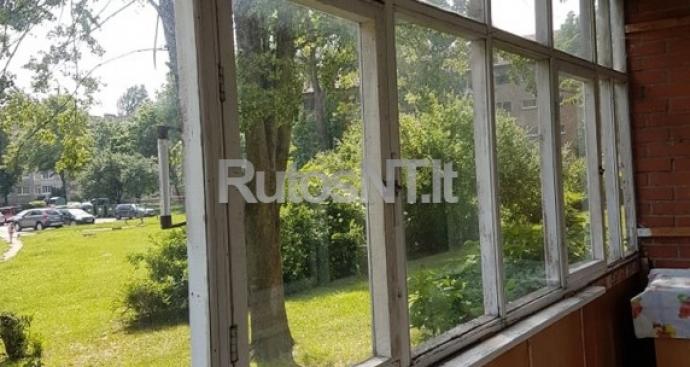 Parduodamas 3- jų kambarių butas Nidos gatvėje-0