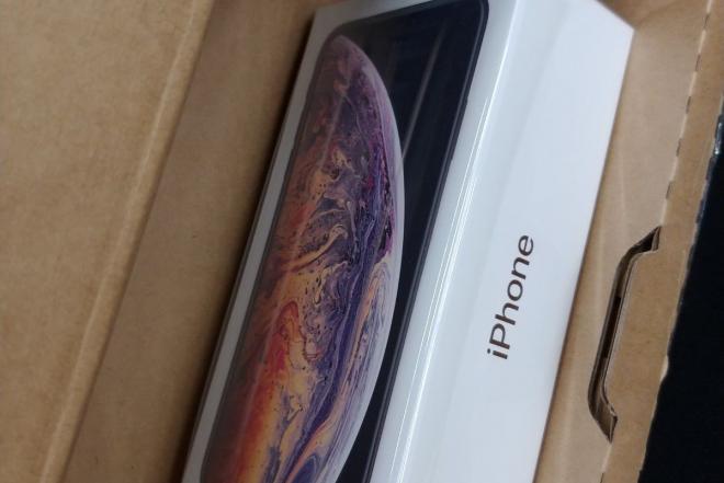 Apple iPhone Xs Max-0