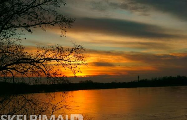 Saloje aplink ežeras Dviragis alytnamis Salos miestelyje-0