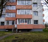 Parduodamas dviejų kambarių butas Akmenėje, renovuotame name-0