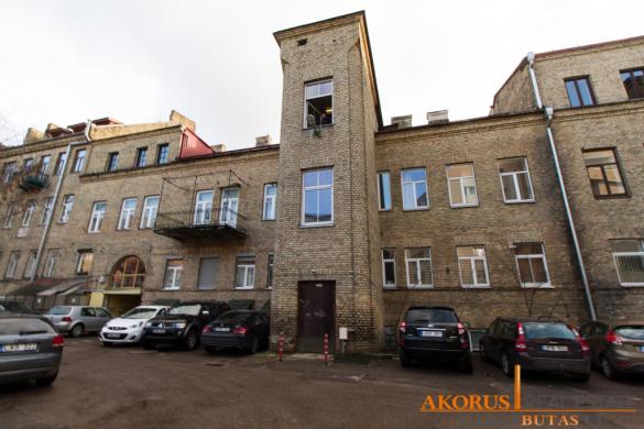 GERASBUTAS.LT - UŽDARAS PARKAVIMAS AUTOMOBILIAMS VIDINIAME KIEME-0