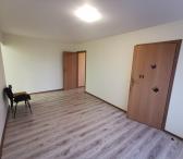Naujosios Akmenės centre parduodamas naujai suremontuotas 3 kambarių butas-0