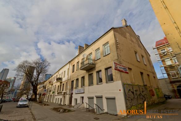 gerasbutas.LT - NAMAS PAČIAME CENTRE, BUTAS SU AUKŠTOMIS LUBOMIS;-0