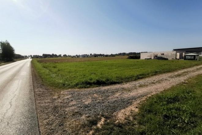 Parduodamas labai pigiai netoli Bubių tvenkinio sklypas-0