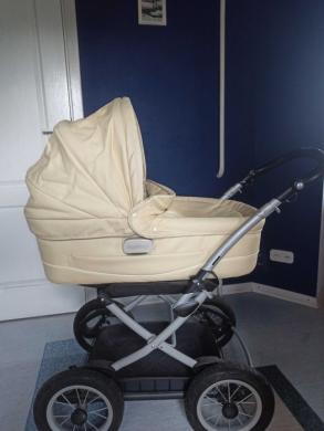 Vežimas Peg Perego su pripučiamais ratais, vežimukas su funkciniu lopšiu, reguliuojasi aukštis jo, patogus, talpus, su amortizatoriais, reguliuojama rankena, gražus, švarus, pravažus, tvirtas, kokybiškas, nesunkus, lengvai susilanksto, lengvai atsiskiria-0