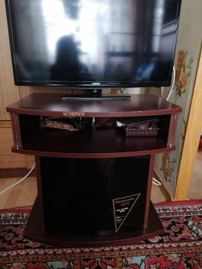 Televizoriaus staliukas, tvarkingas 20e.-0