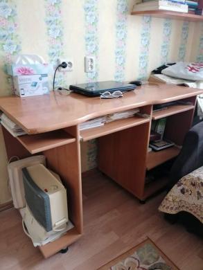 Rašomasis stalas tvarkingas, kaina 20e.-0