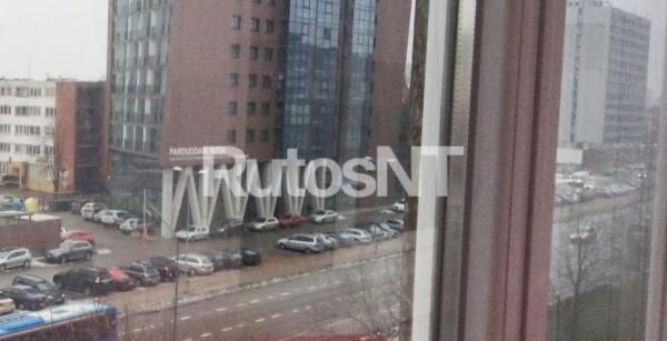 Parduodamas 3-jų kambarių butas Taikos prospekte-0