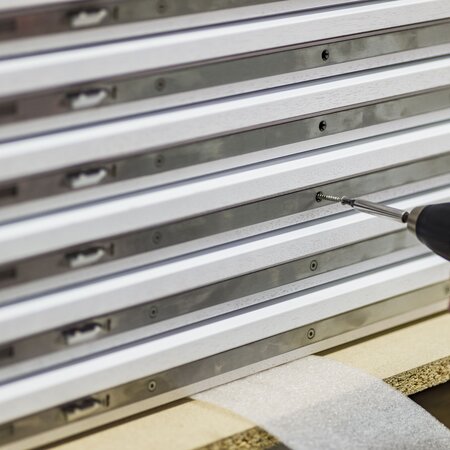 Allrounder für Türenproduktion | © RIWAG Türen AG