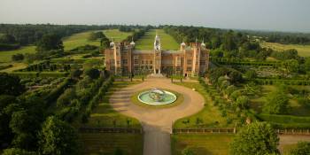 Engeland Netflix hit Rebecca locaties RonReizen Hatfield House