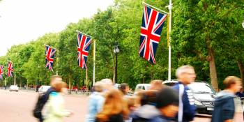 Engels vlagvertoon langs The Mall.