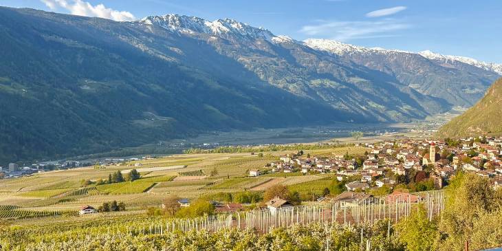 Voorjaar in Zuid-Tirol: vallei vol appelbloesem