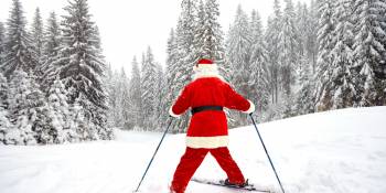 Kerstman op ski's