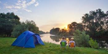 Kamperen aan een meer in Slovenie