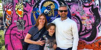 De east side gallery is een stuk van de Berlijnse muur dat speciaal bewaard is gebleven. RonReizen