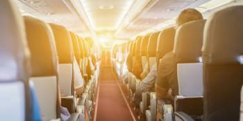 De stewardess filmen? Niet meer doen!