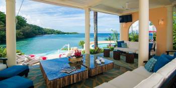 Luxe villa met privéstrand