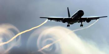 Vliegtuig door wolken