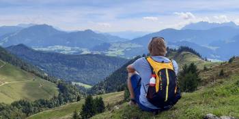 Wandelen hiken vergezicht bergen Tirol Oostenrijk