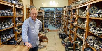 Uit de regio Boleslawiecka komt het typerende gestippelde aardewerk.