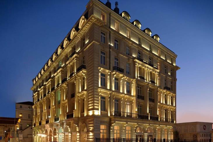 Pera Palace in de avond.
