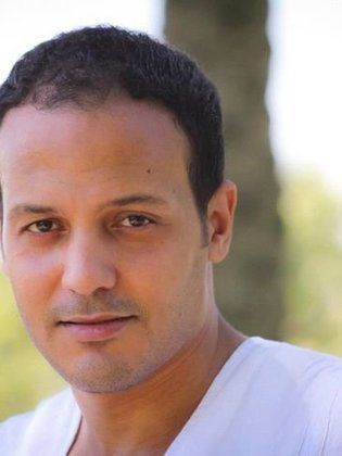 علاء عزت
