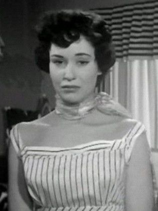 نادية نور