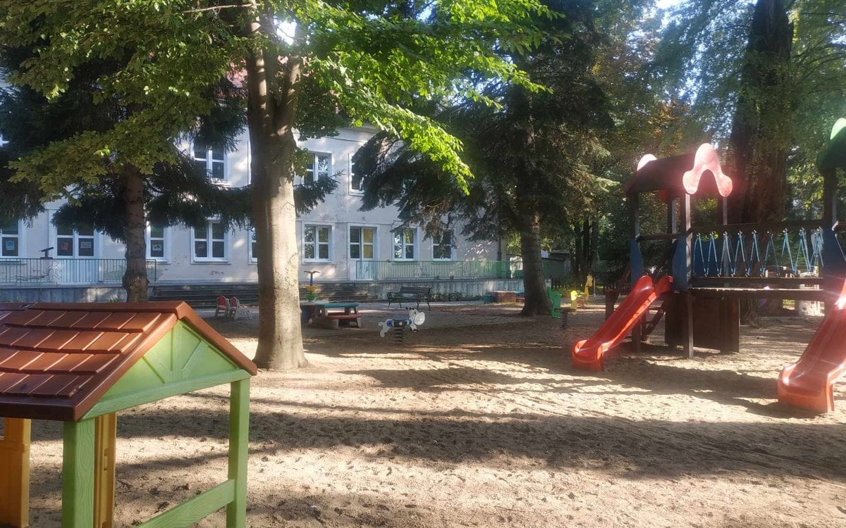 Historyczne przedszkole na Saskiej Kępie jednak do likwidacji. Władze dzielnicy kompromitują się w oczach mieszkańców