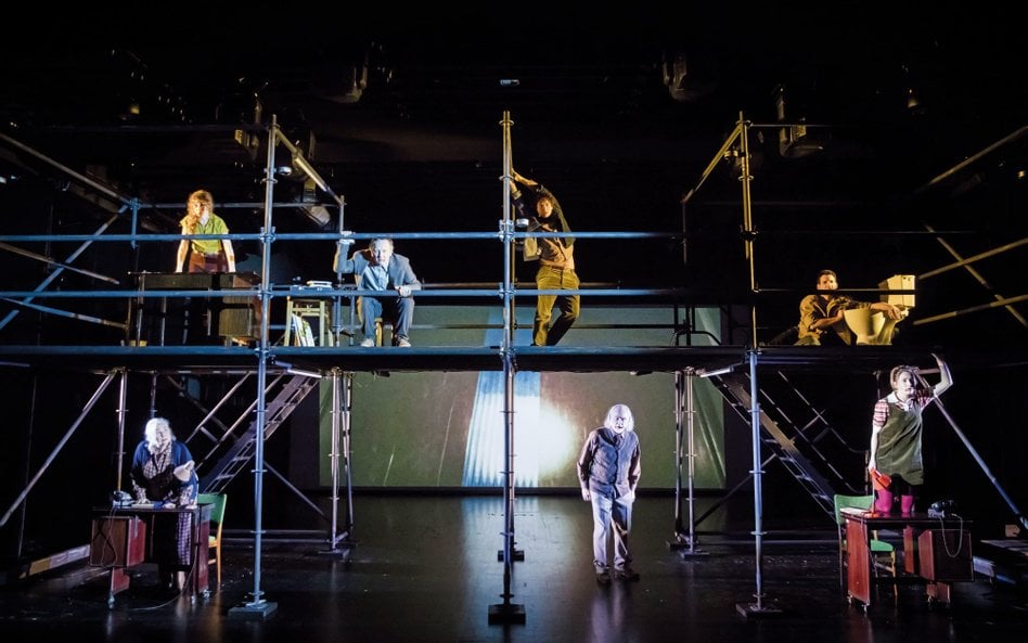 „Chamowo”: Piekło przeprowadzki. Recenzja spektaklu w Teatrze Ateneum