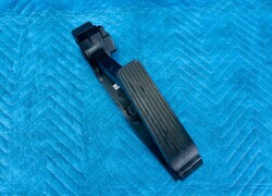 Yelləncək montajlı qaz pedalı  - Mercedes-Benz  E-Class