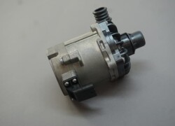 Mühərrik köməkçi su nasosu - BMW  M5