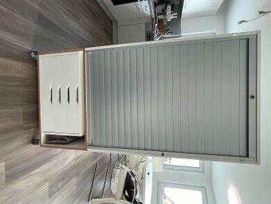 Hochwertiger Rolladen / Hoch / PC Schrank, mit Tastatur Schublade Schreibtisch und vielen Steckdosen / Natrlich nur Schrank ohne PC und anderes!!!!