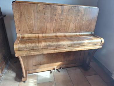 Piano Pianino Klavier - gebraucht abzugeben - kurzfristig - funktionstchig