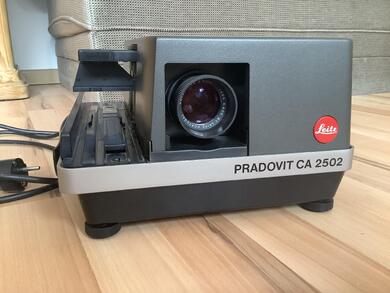Diaprojektor Leica Pradovit 2502