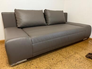 Gste Couch