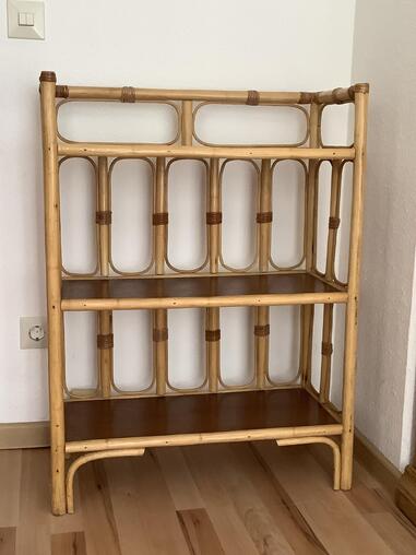 Kleines Regal aus Rattan