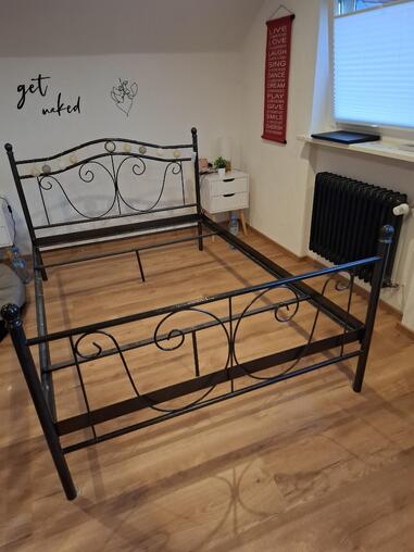Zu verschenken! Einzeln oder als Set Bettgestell, Lattenrost, Matratze